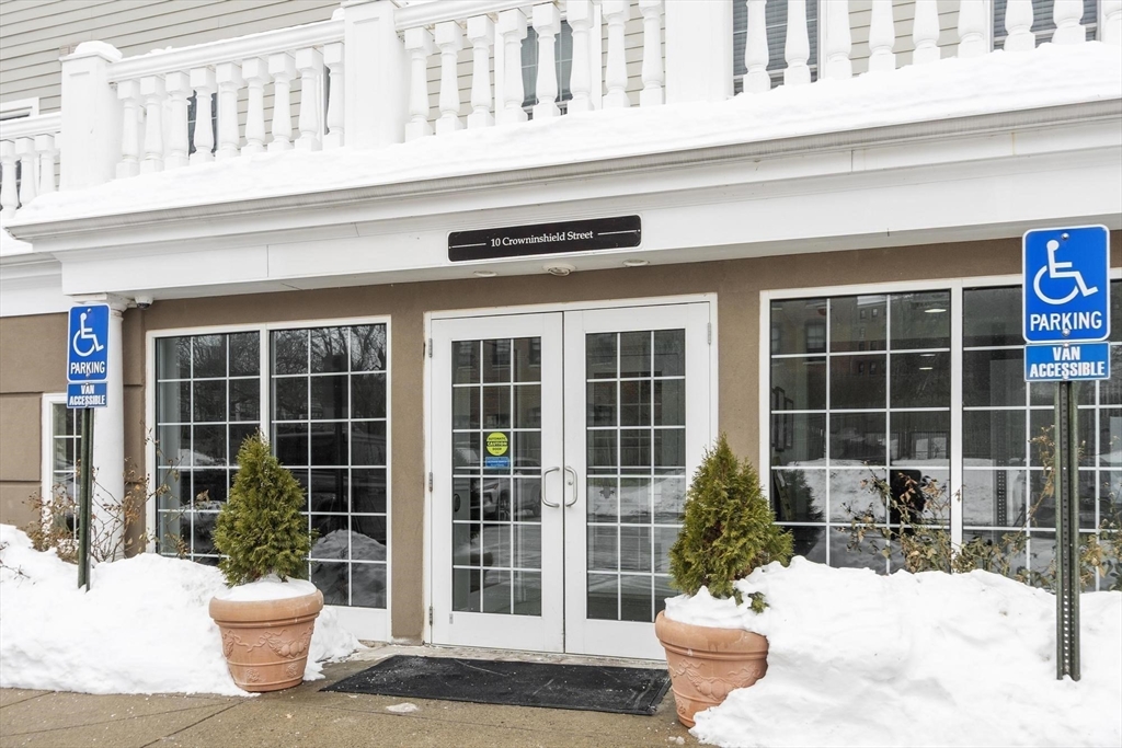 10 Crowninshield St # 303