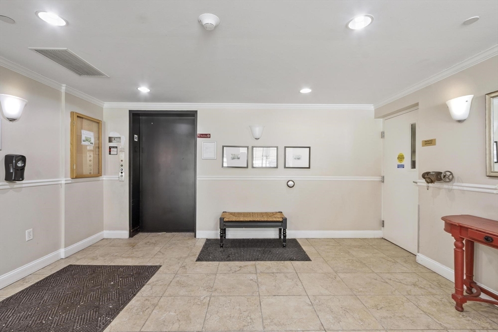 10 Crowninshield St # 303