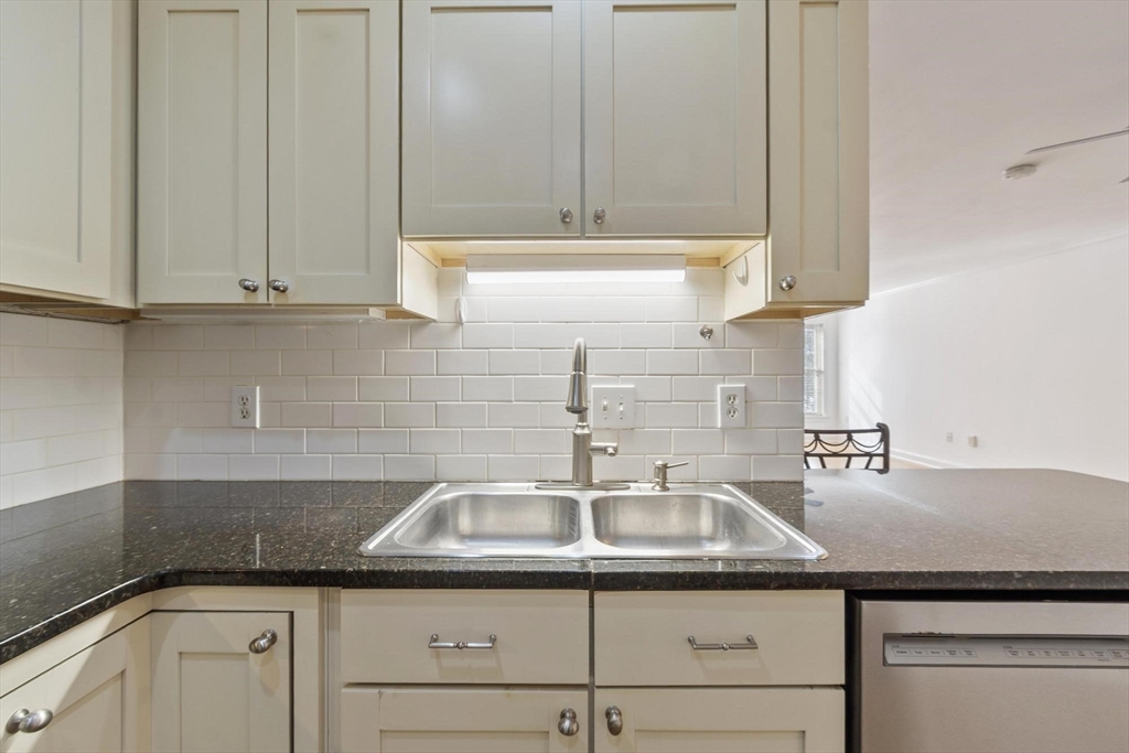 10 Crowninshield St # 303