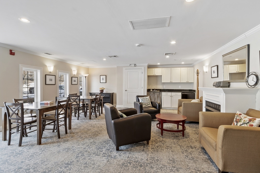 10 Crowninshield St # 303