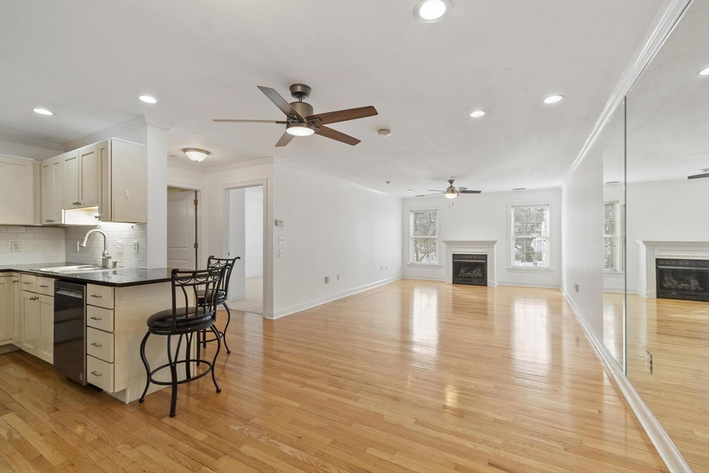 10 Crowninshield St # 303