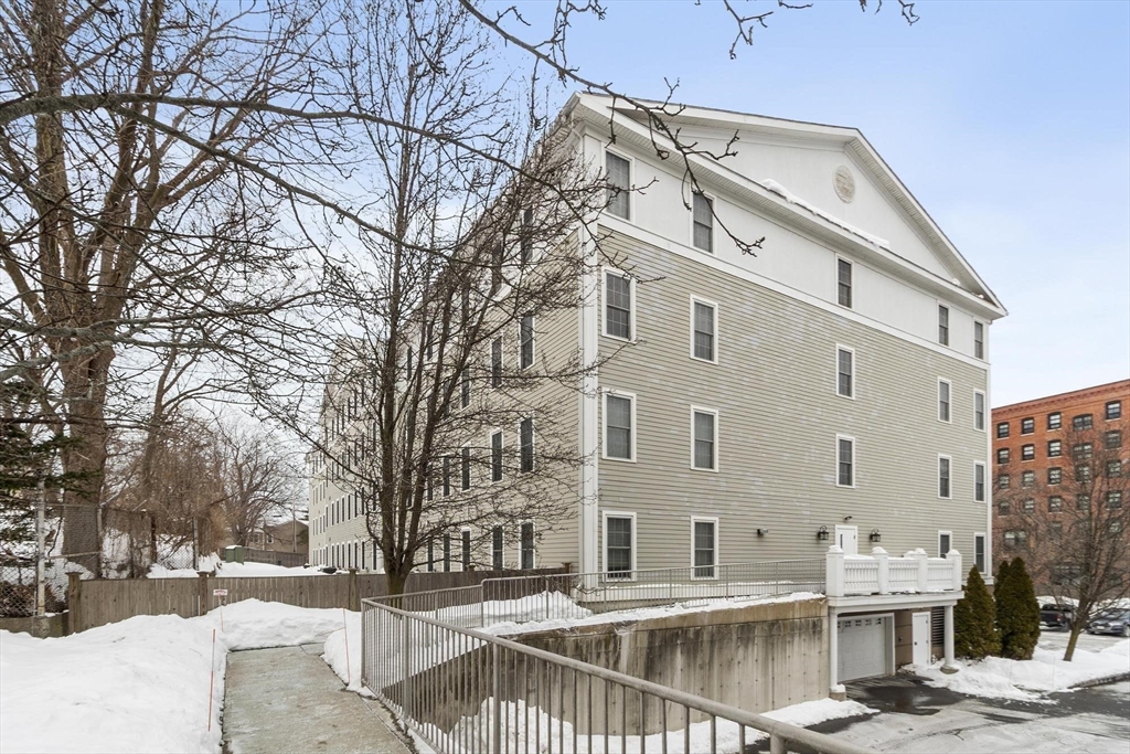 10 Crowninshield St # 303