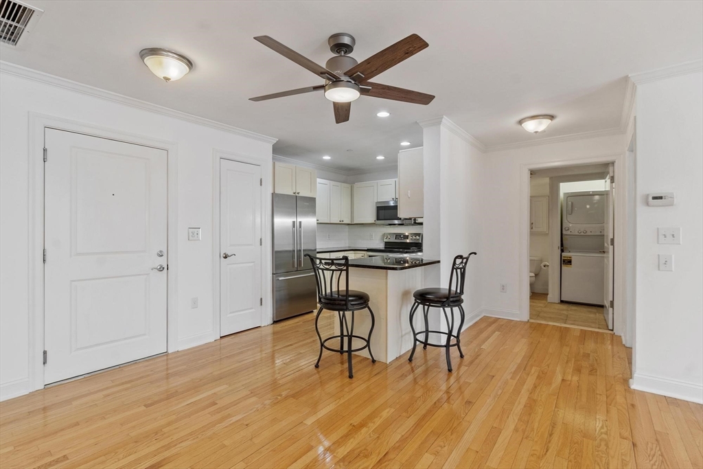 10 Crowninshield St # 303