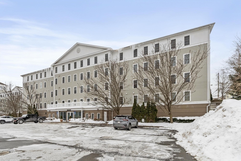 10 Crowninshield St # 303