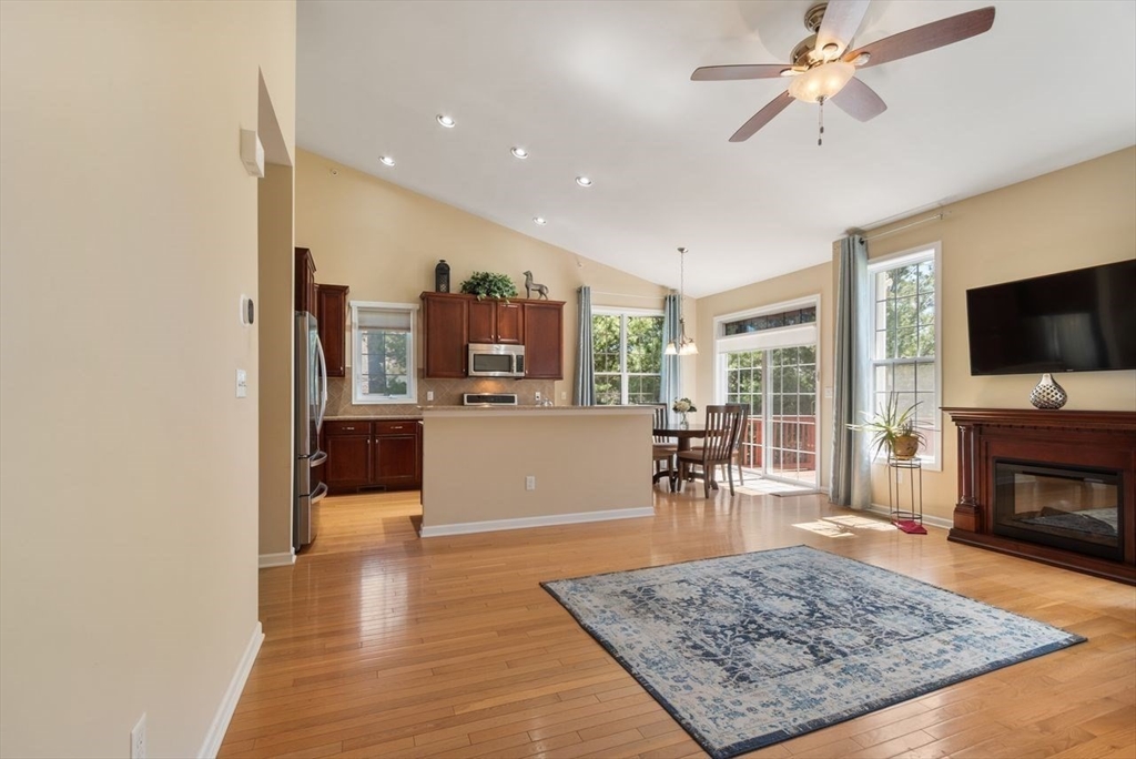 2 Hopkins Cir # 2