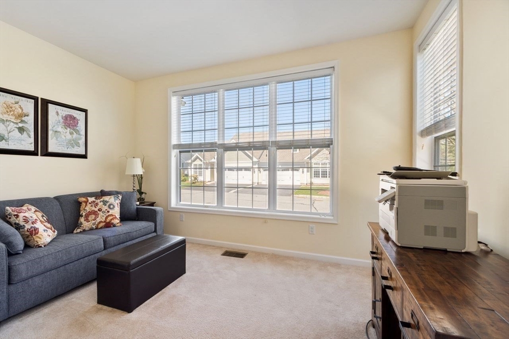 2 Hopkins Cir # 2