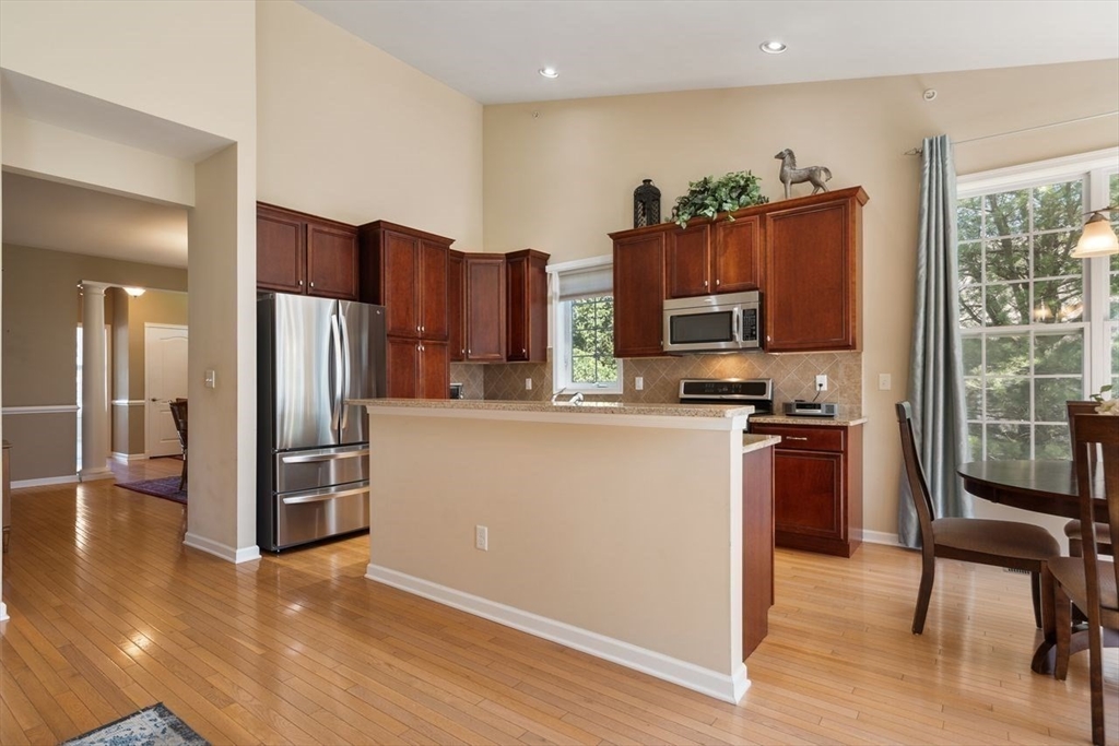 2 Hopkins Cir # 2