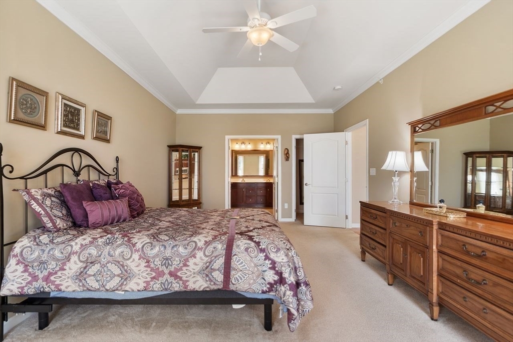 2 Hopkins Cir # 2