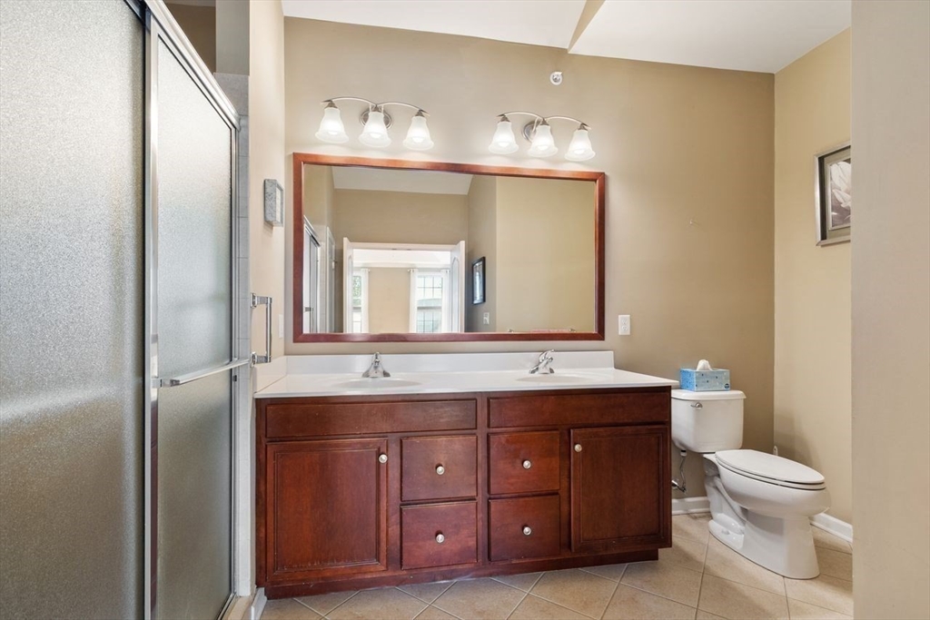 2 Hopkins Cir # 2