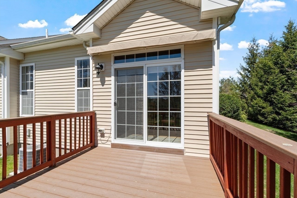 2 Hopkins Cir # 2