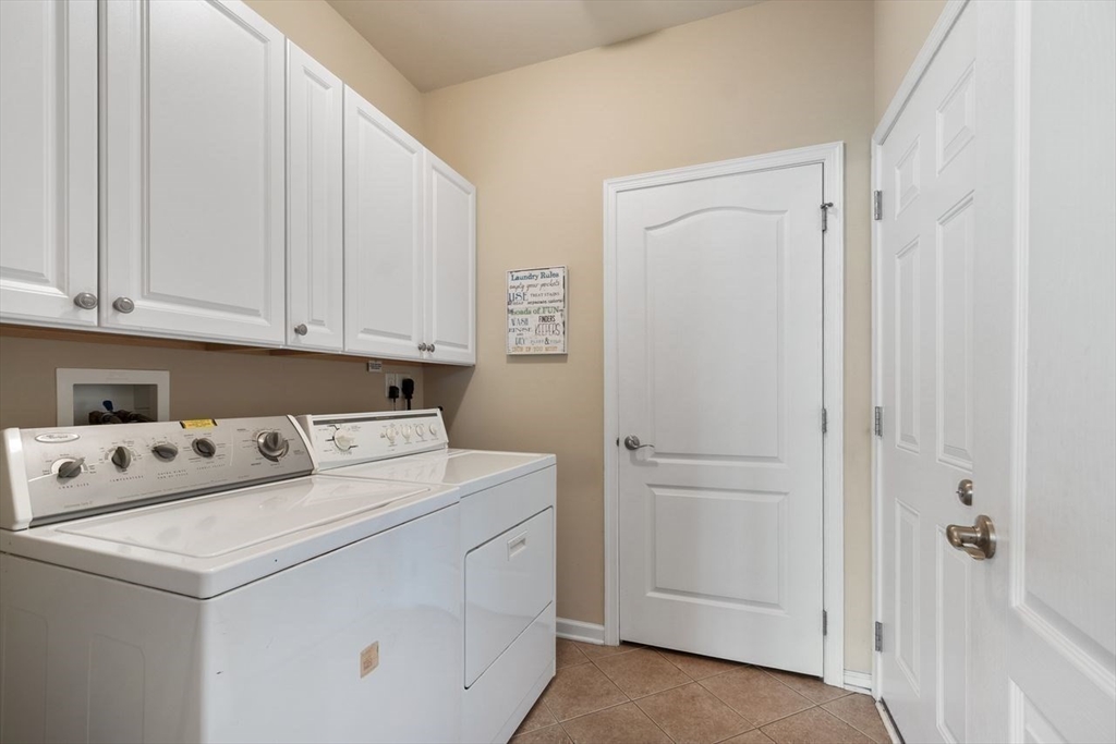 2 Hopkins Cir # 2