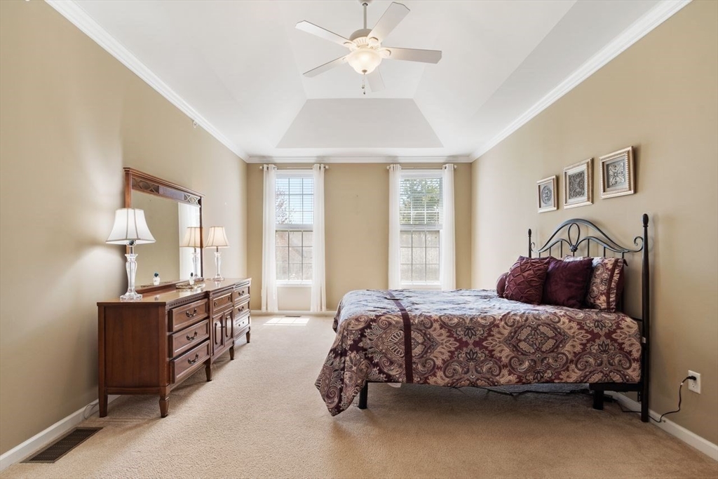 2 Hopkins Cir # 2