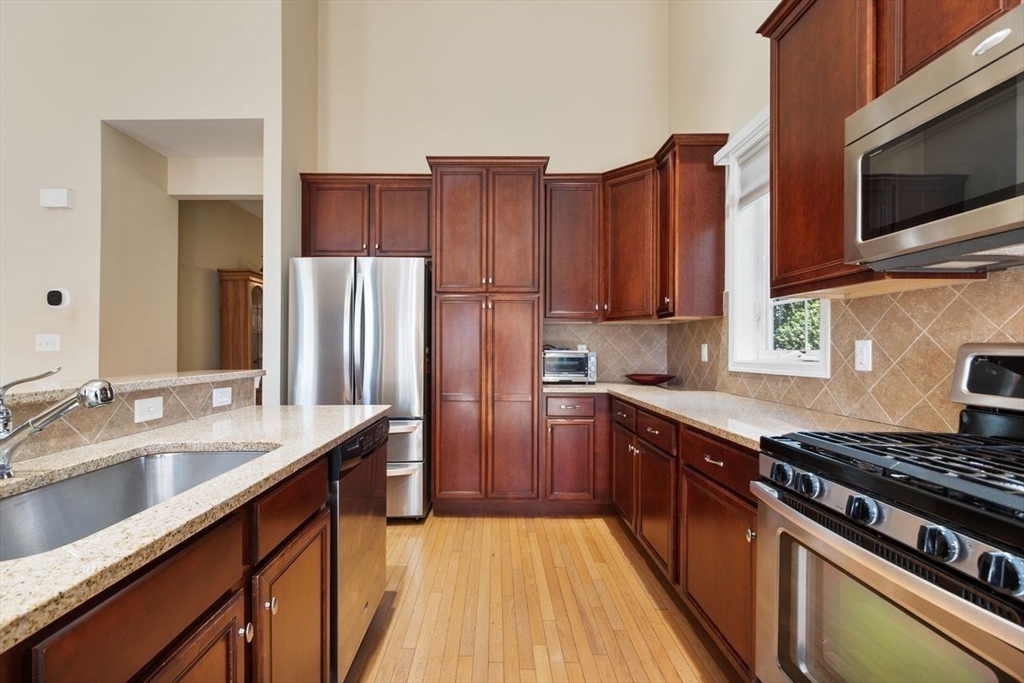 2 Hopkins Cir # 2