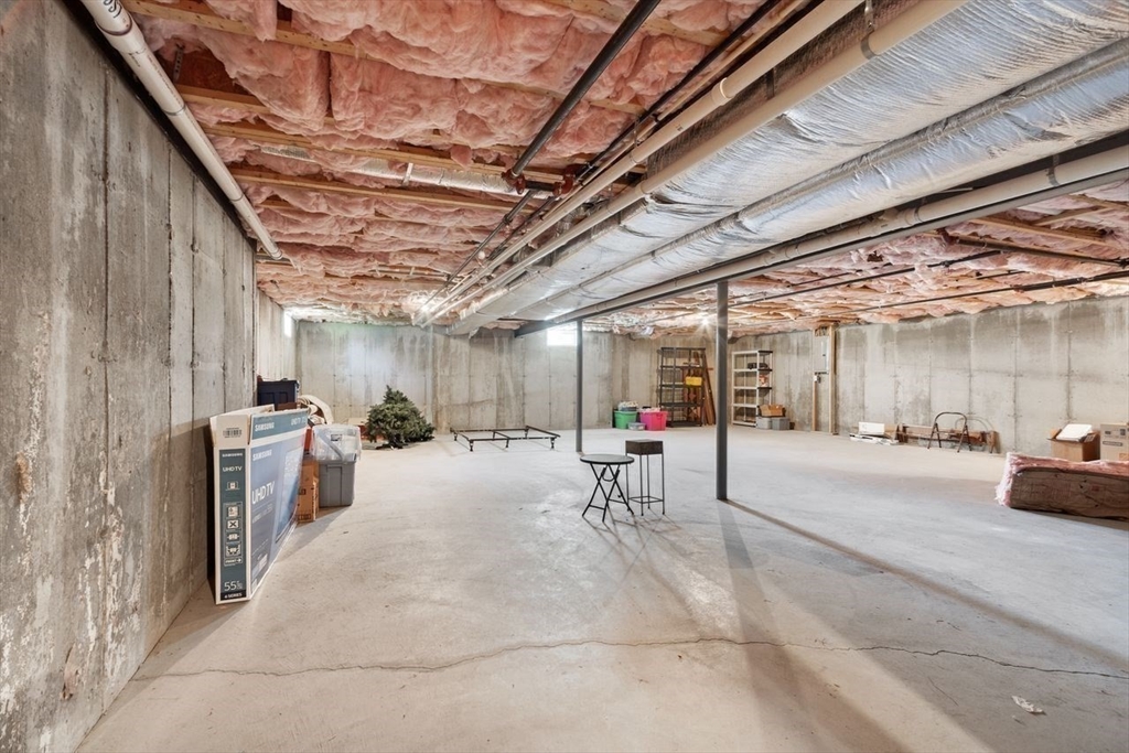 2 Hopkins Cir # 2