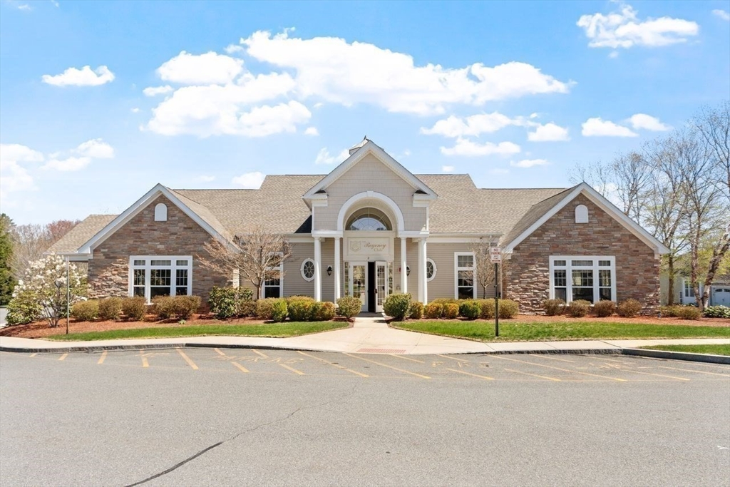 2 Hopkins Cir # 2