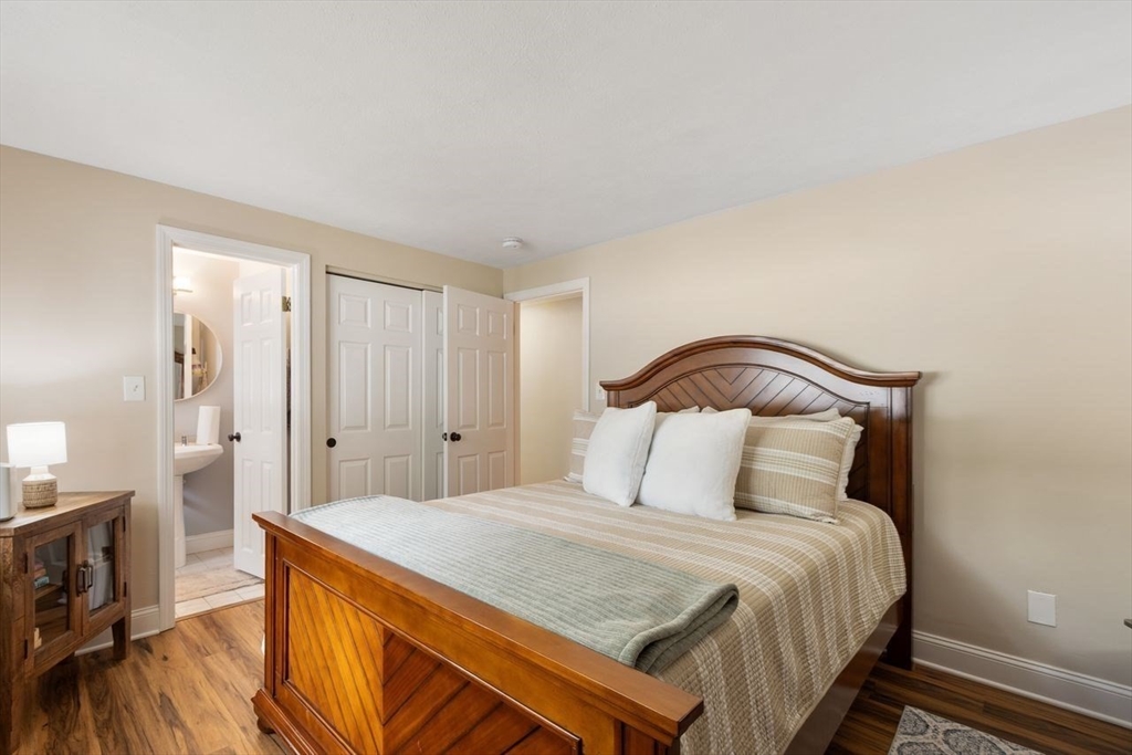 3 Maryvale Ln