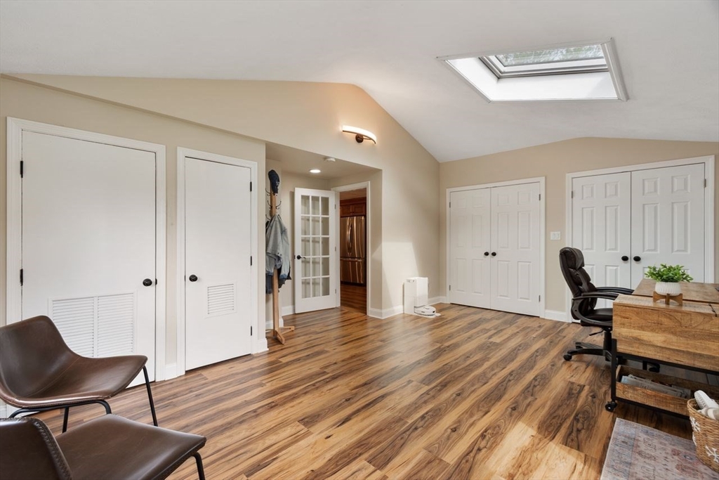3 Maryvale Ln