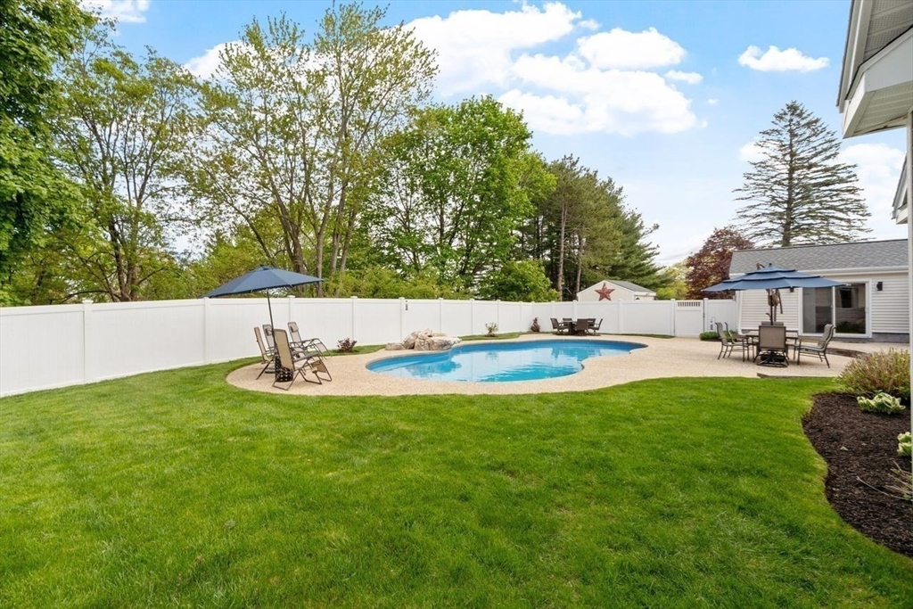 3 Maryvale Ln