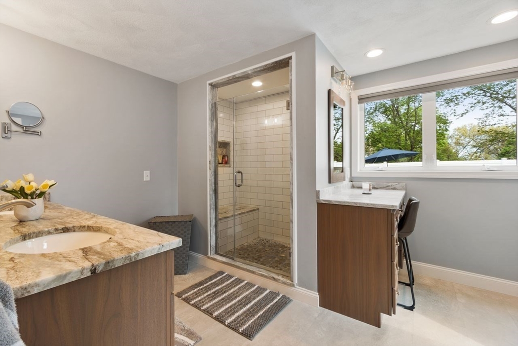 3 Maryvale Ln