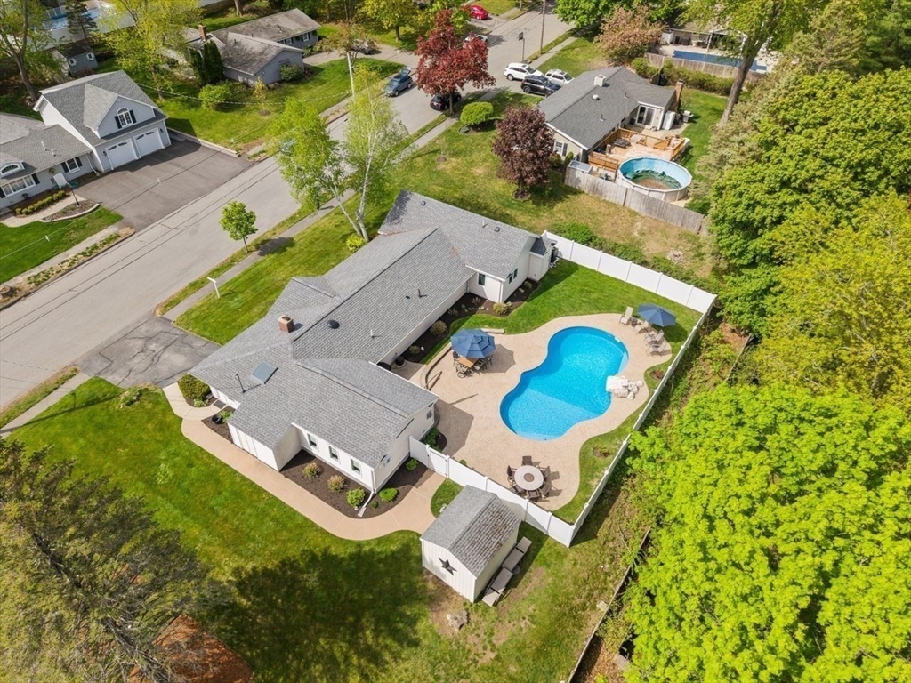 3 Maryvale Ln