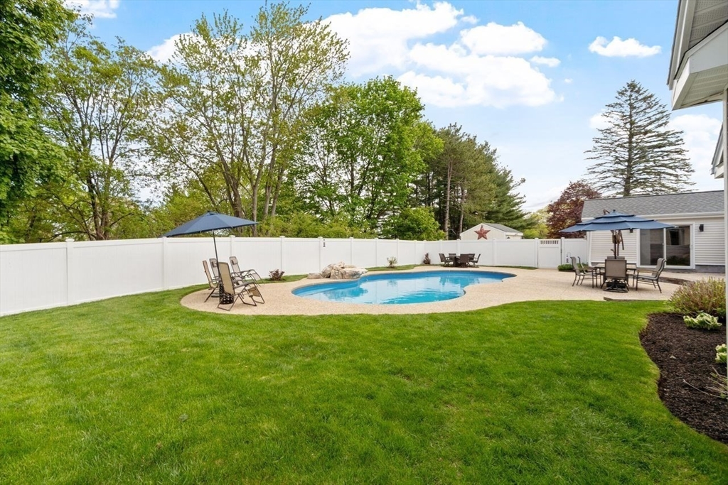 3 Maryvale Ln