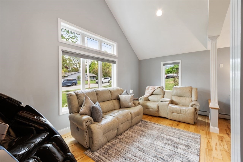 3 Maryvale Ln