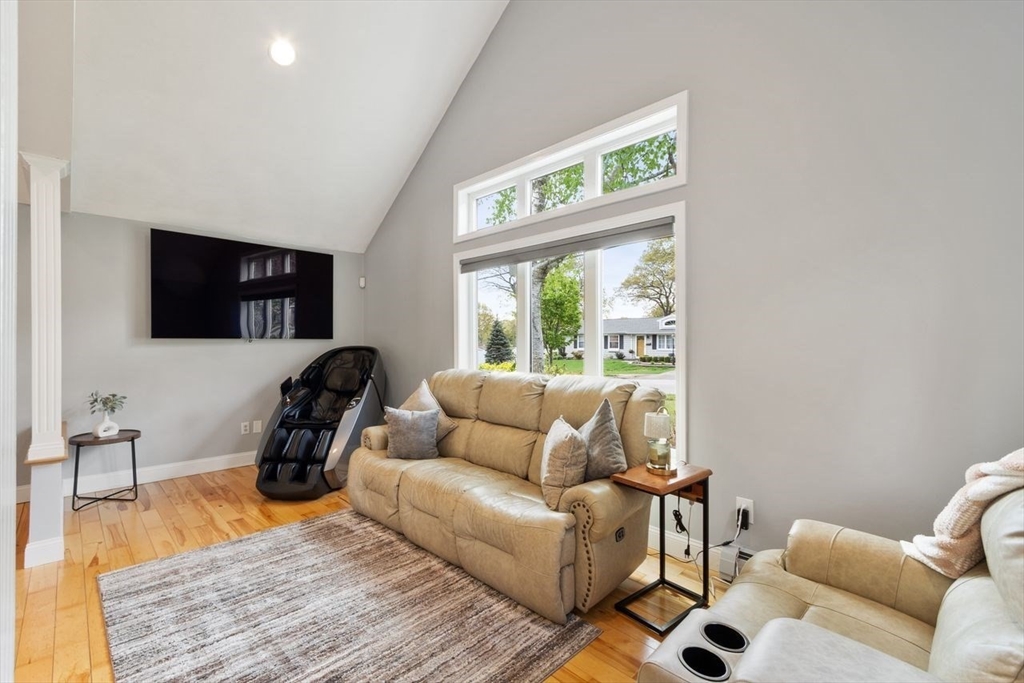 3 Maryvale Ln