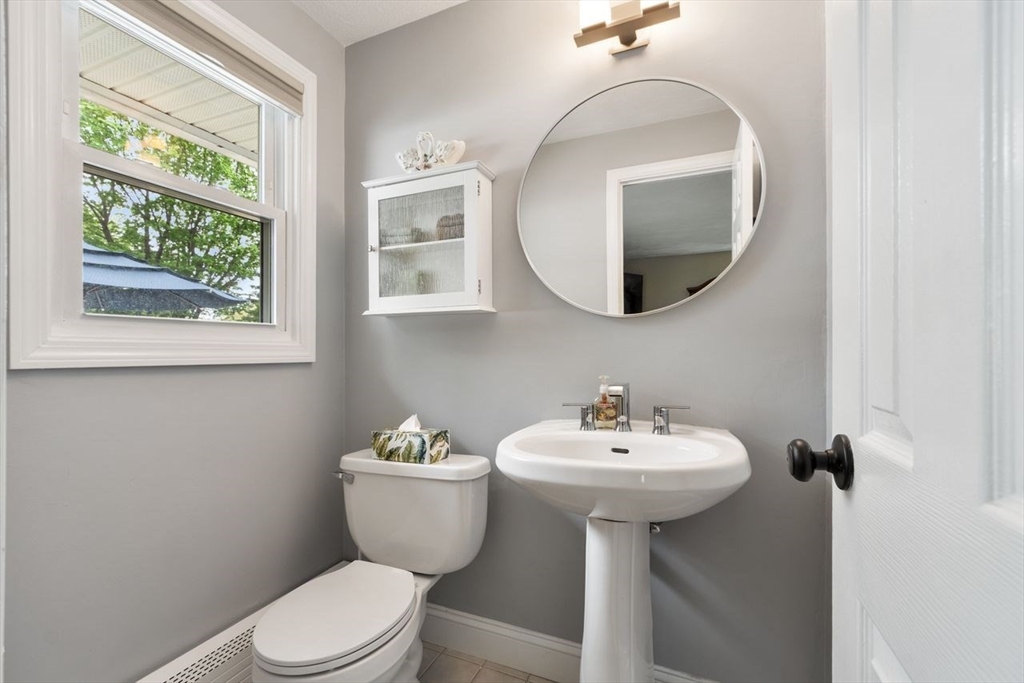 3 Maryvale Ln