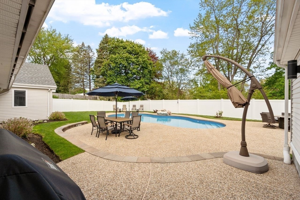 3 Maryvale Ln