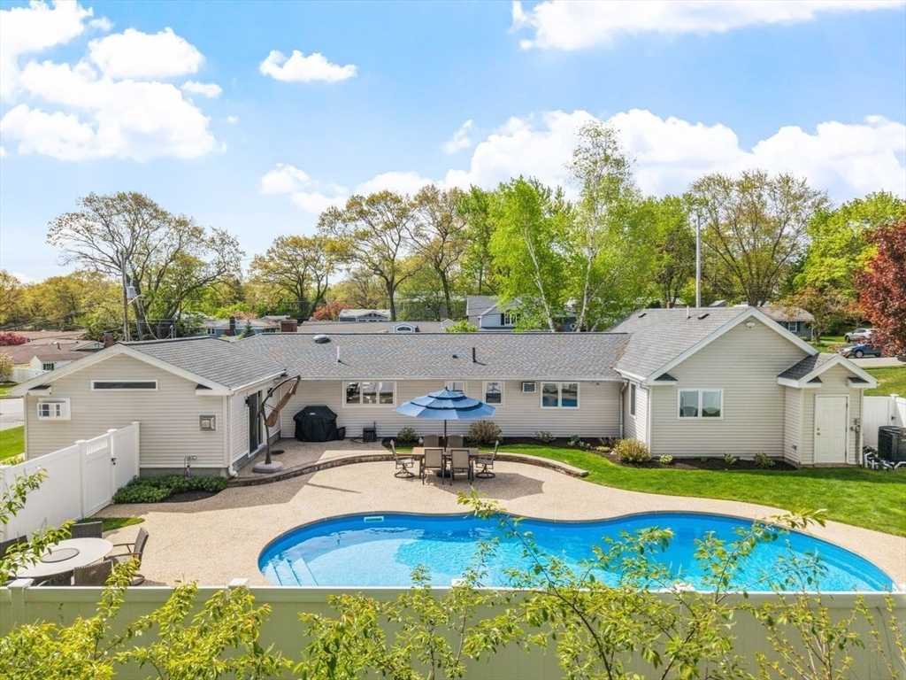 3 Maryvale Ln