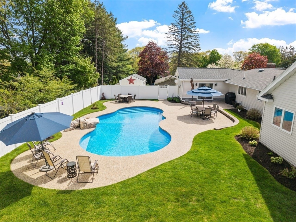 3 Maryvale Ln