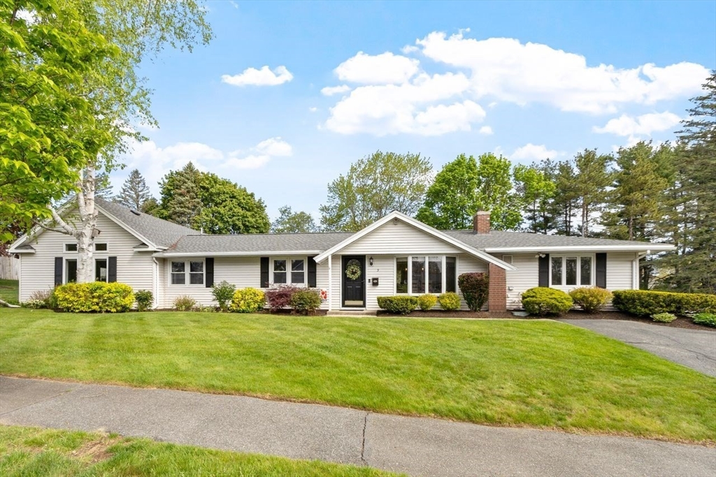 3 Maryvale Ln
