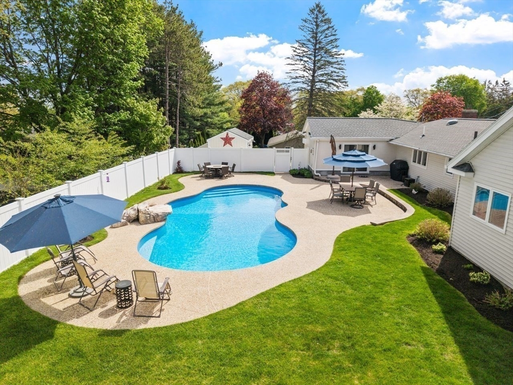 3 Maryvale Ln