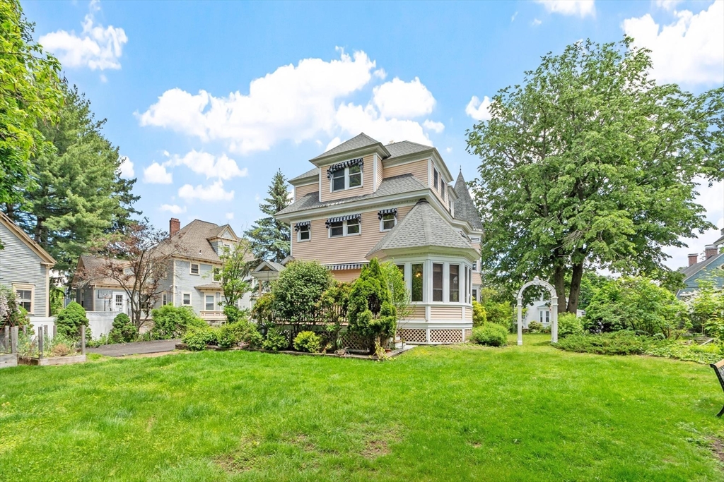 10 Stevens St