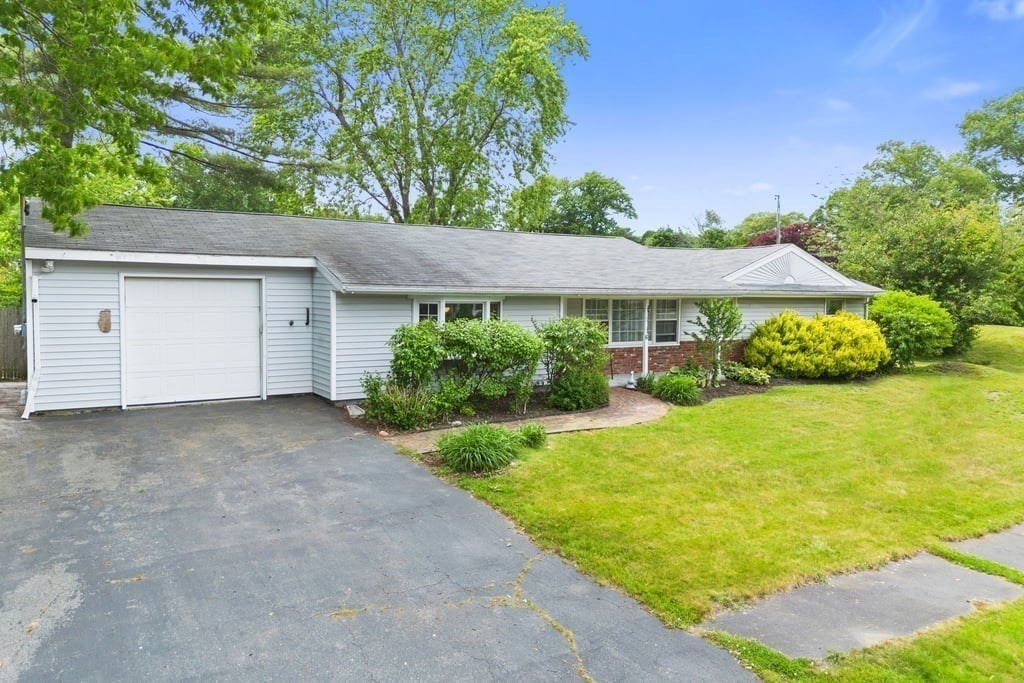 6 Antrim Rd
