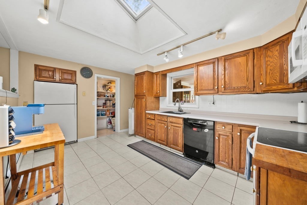 6 Antrim Rd