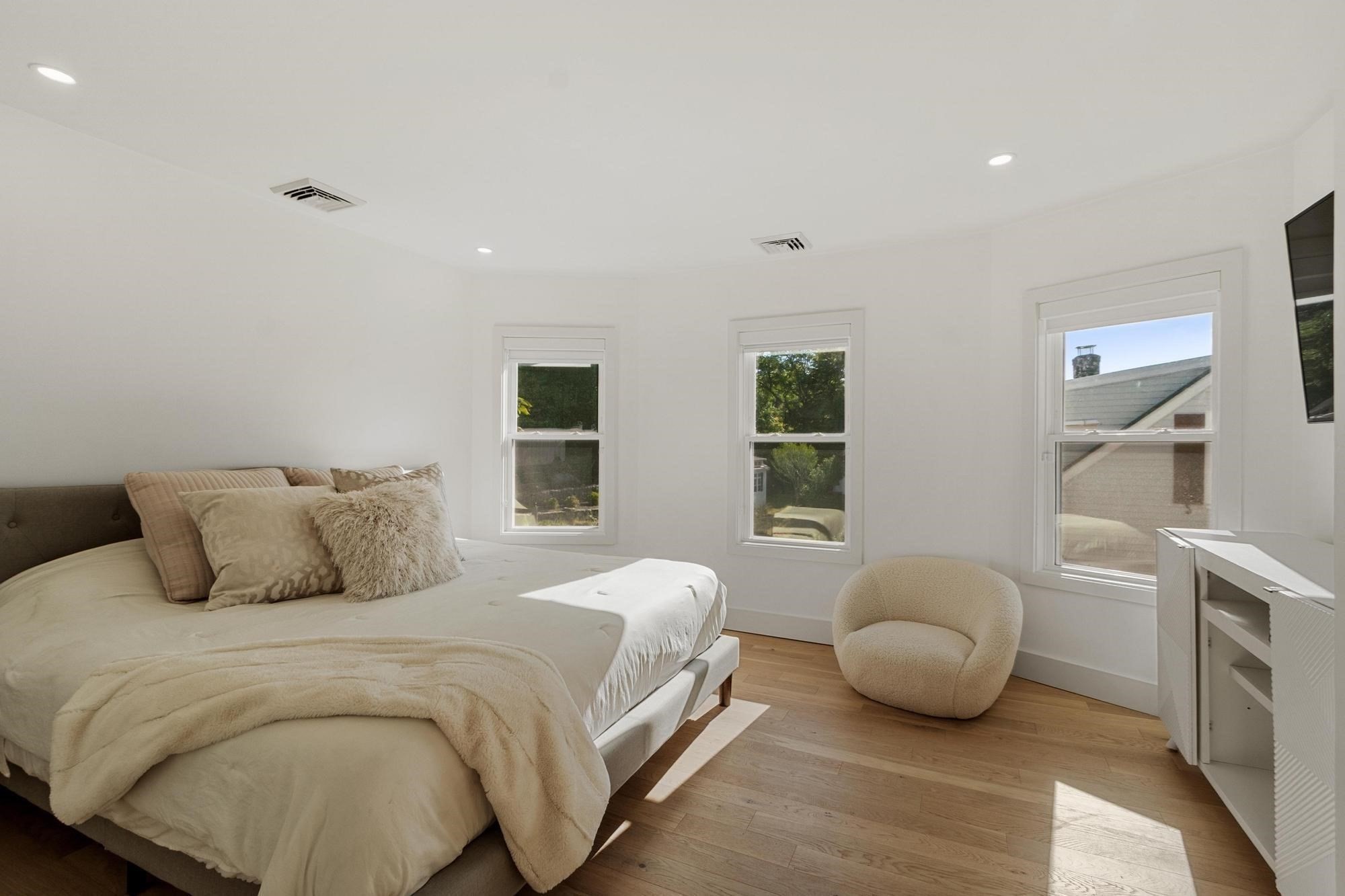 32 Coolidge Ave