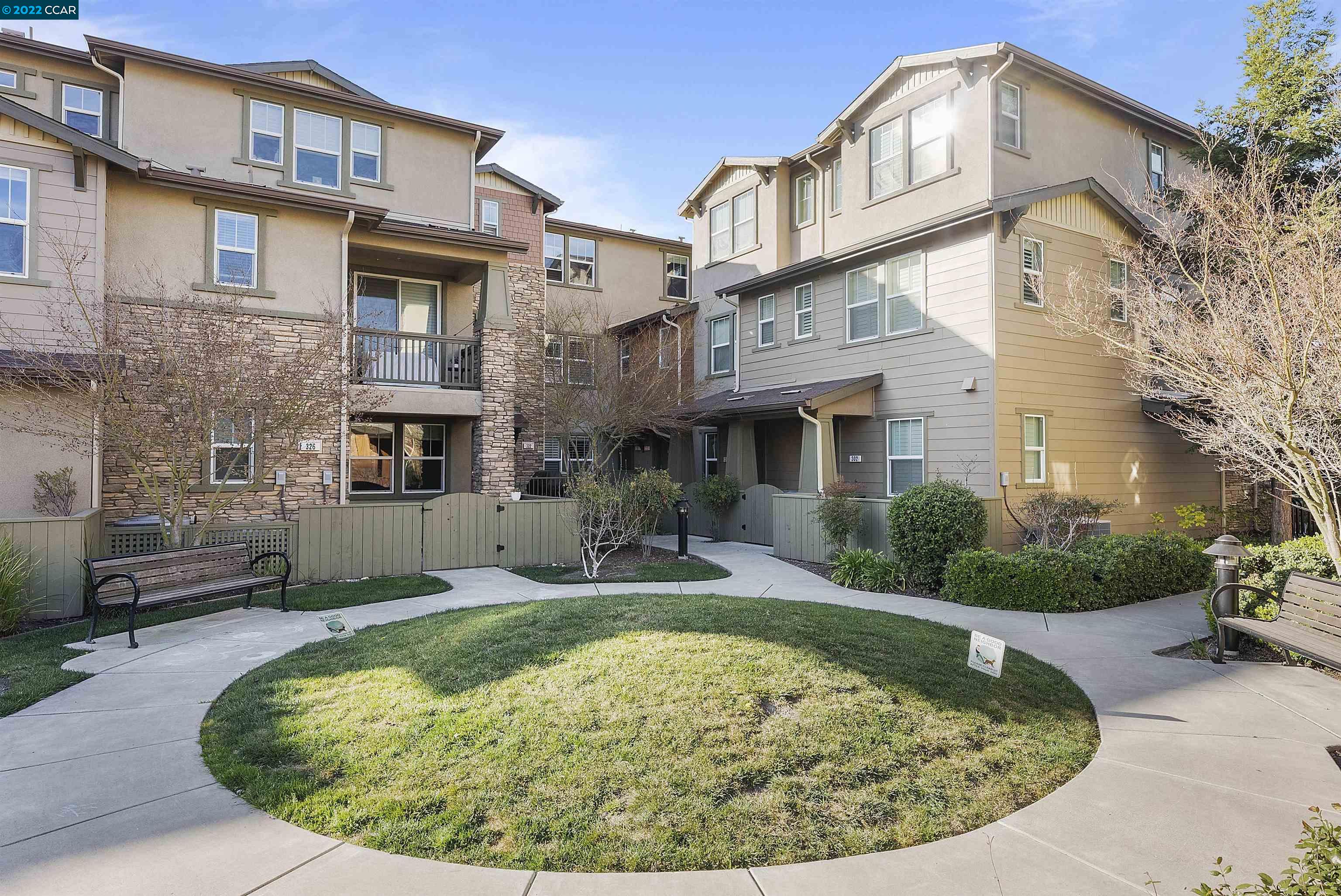 318 El Paseo Cir
