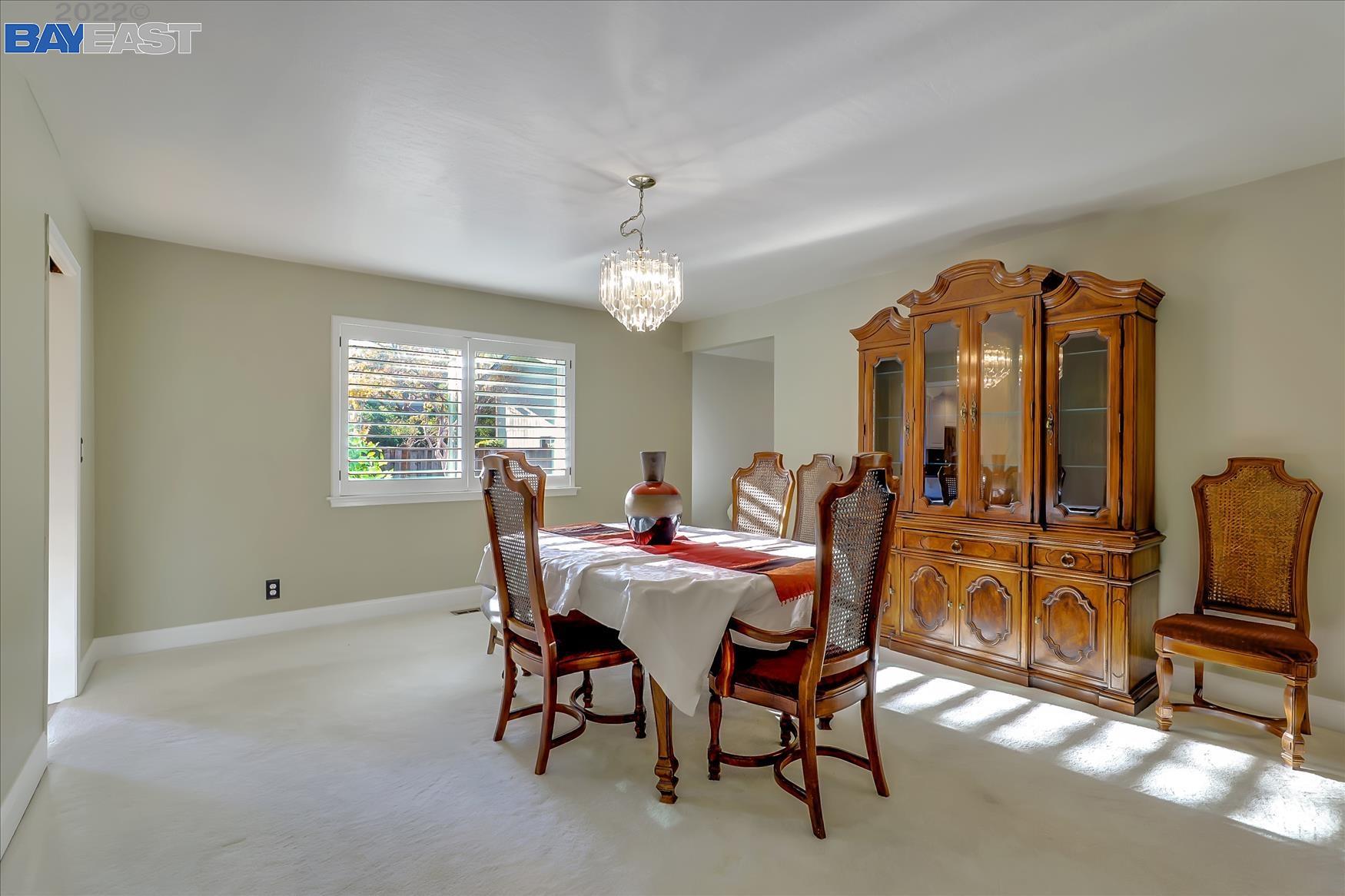 22 Elaine Ct