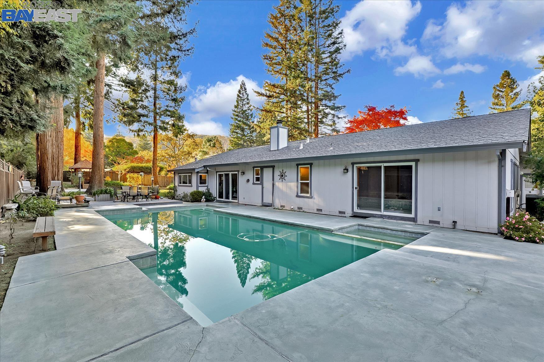 22 Elaine Ct