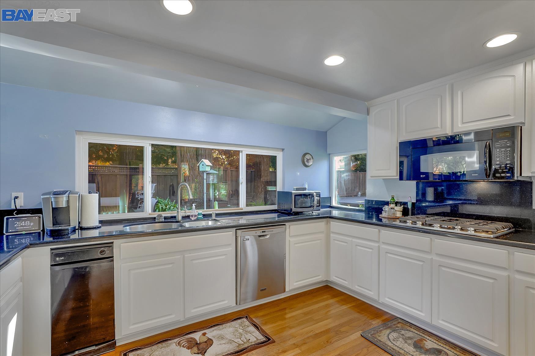 22 Elaine Ct