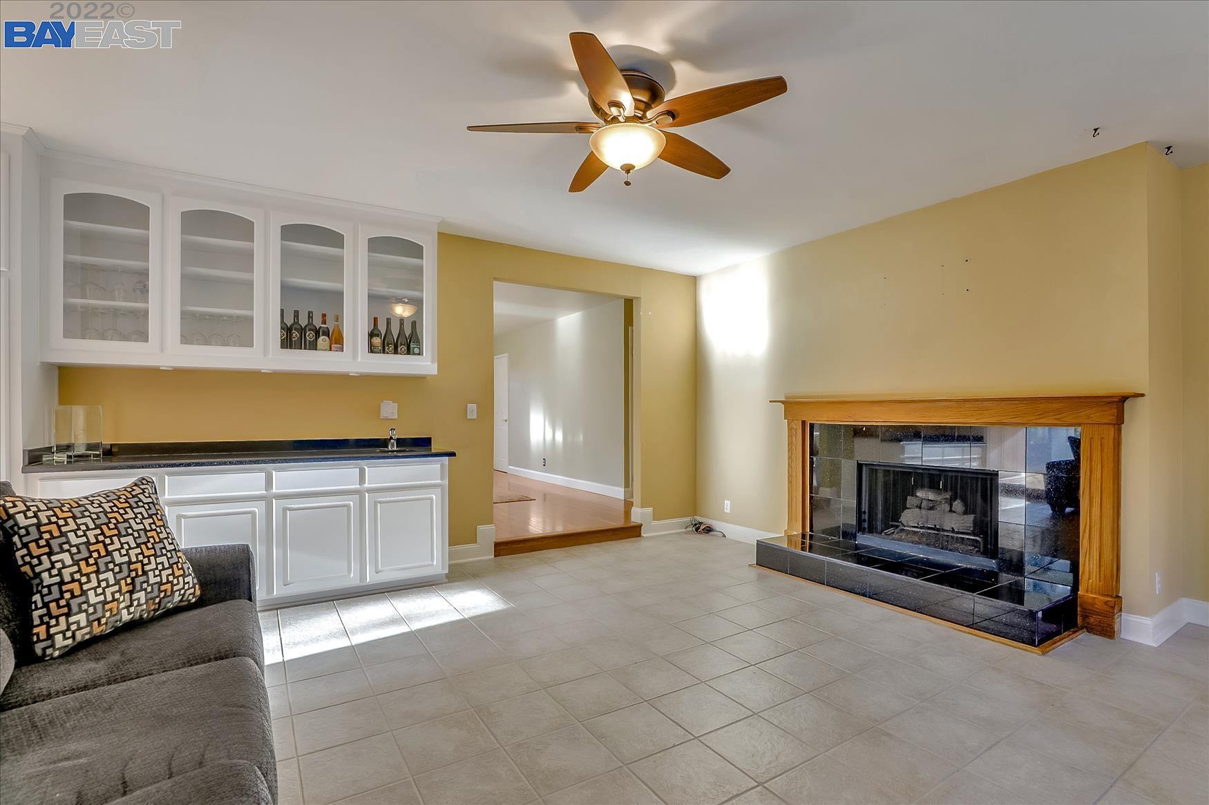 22 Elaine Ct