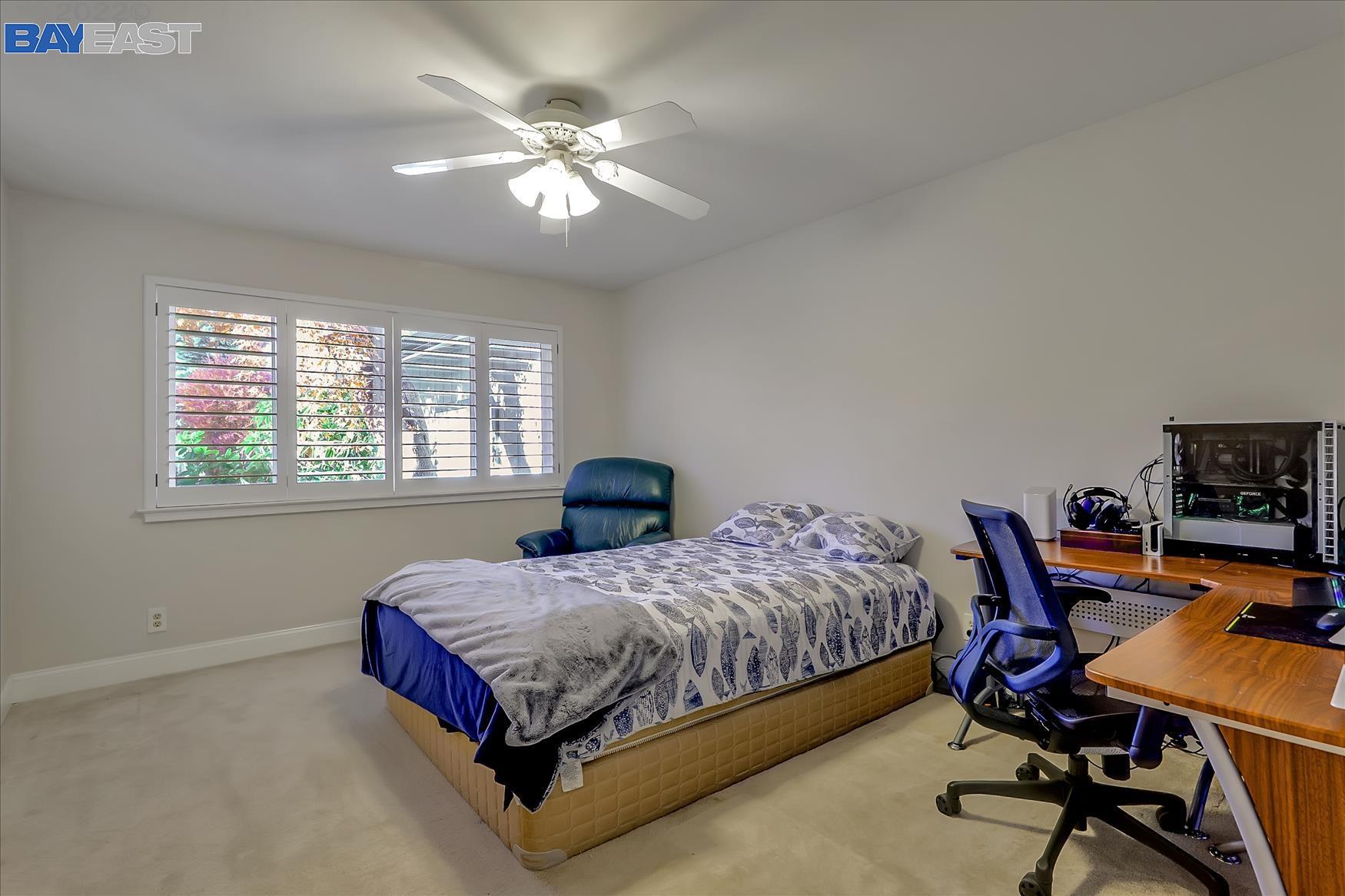 22 Elaine Ct