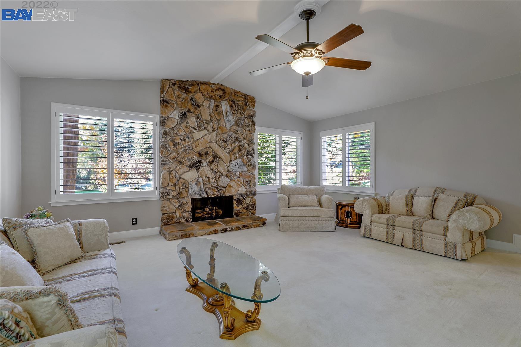 22 Elaine Ct