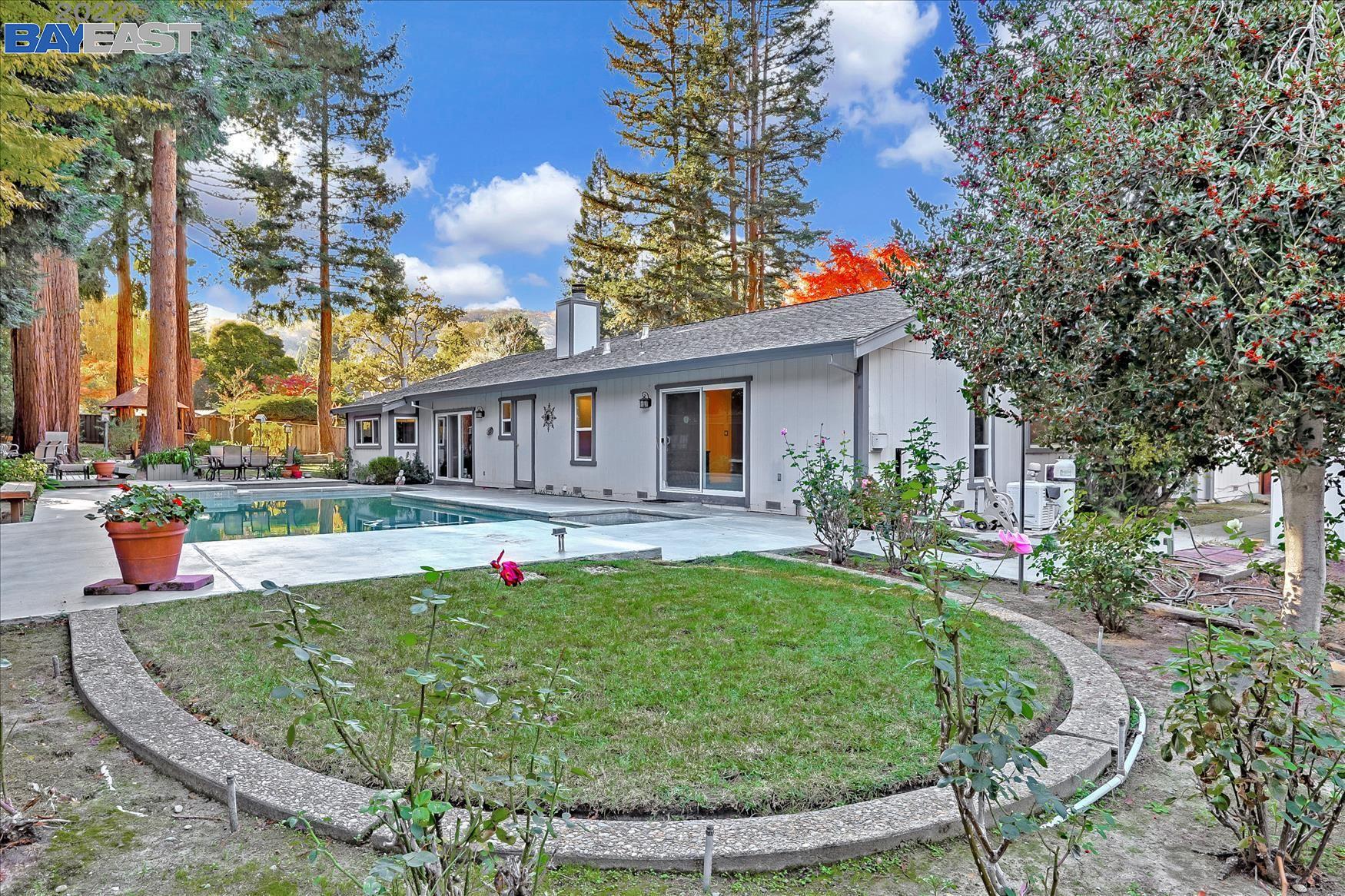22 Elaine Ct