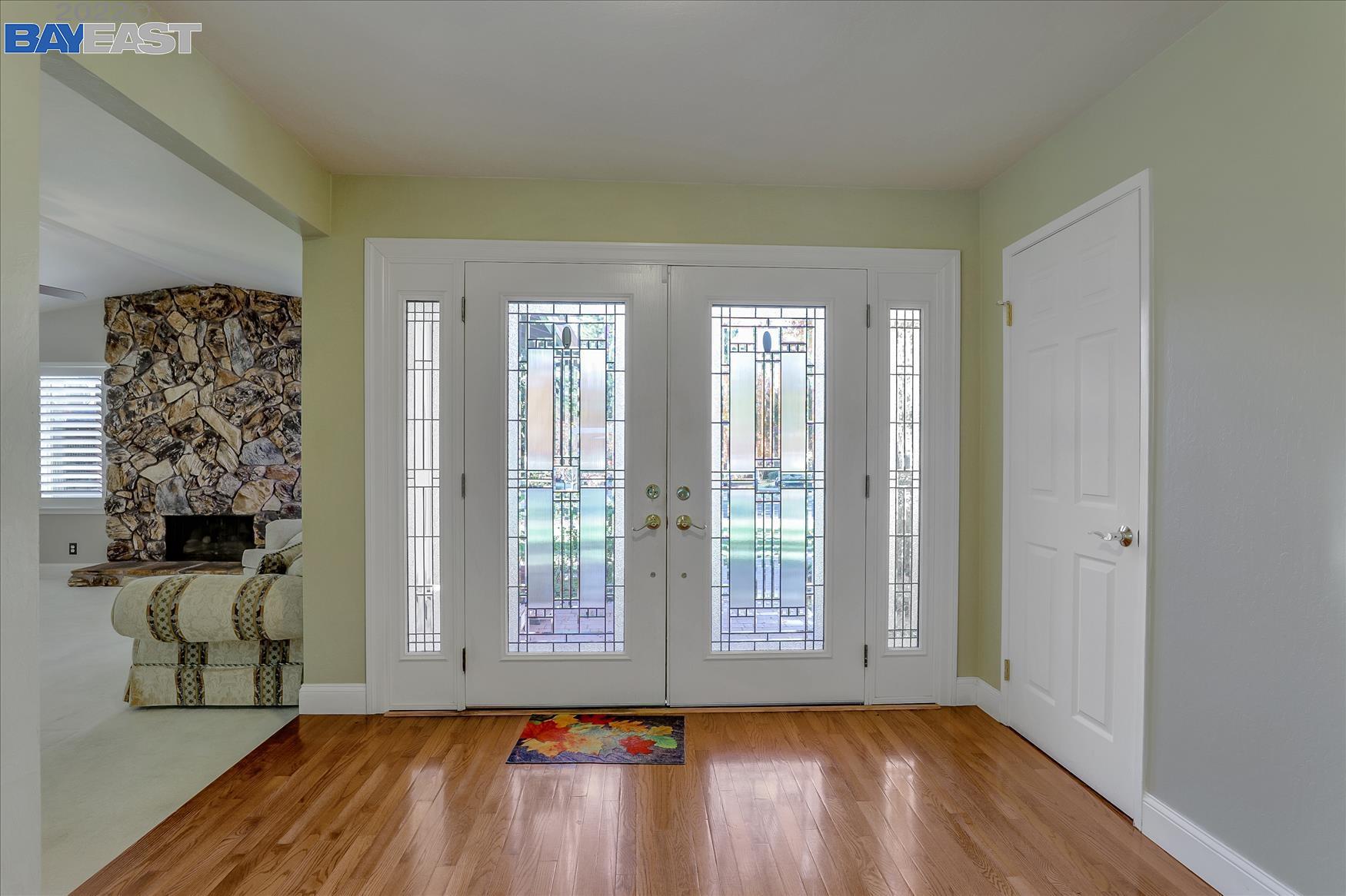 22 Elaine Ct