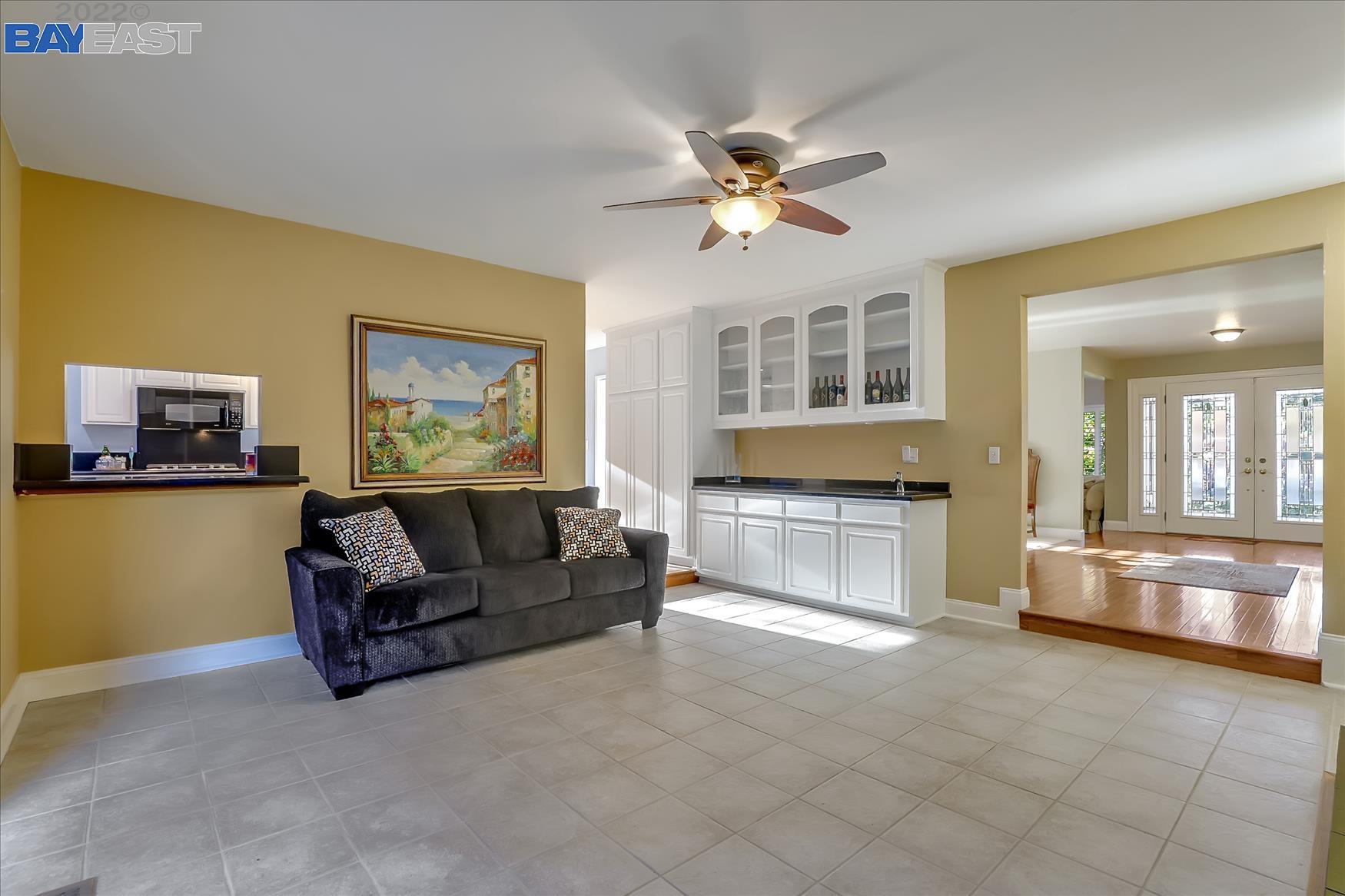 22 Elaine Ct