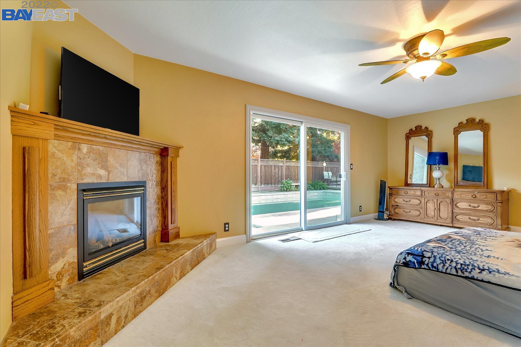 22 Elaine Ct