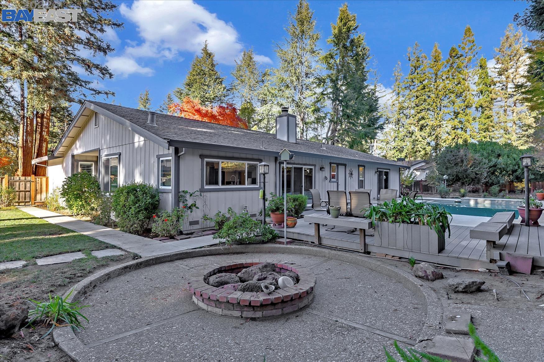 22 Elaine Ct