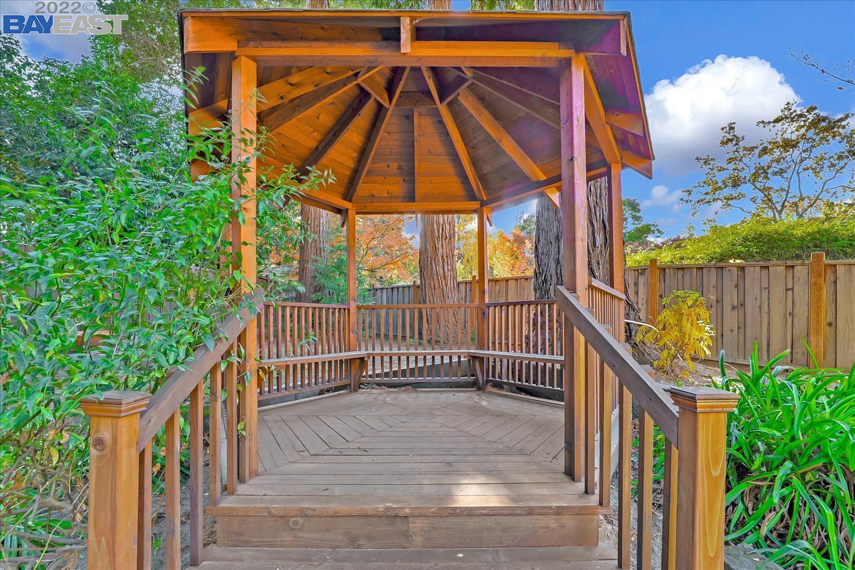 22 Elaine Ct